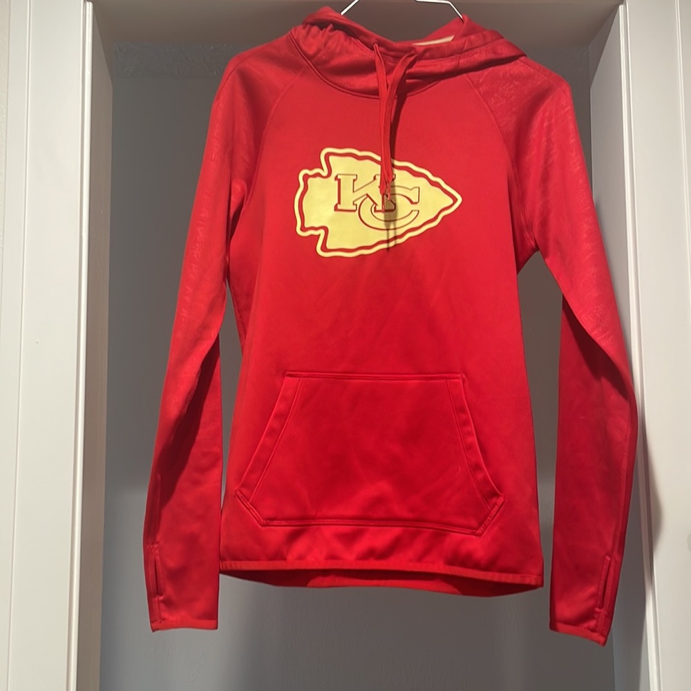 Like new KC Chiefs women’s hoodie ❤️💛 Nike DriFit